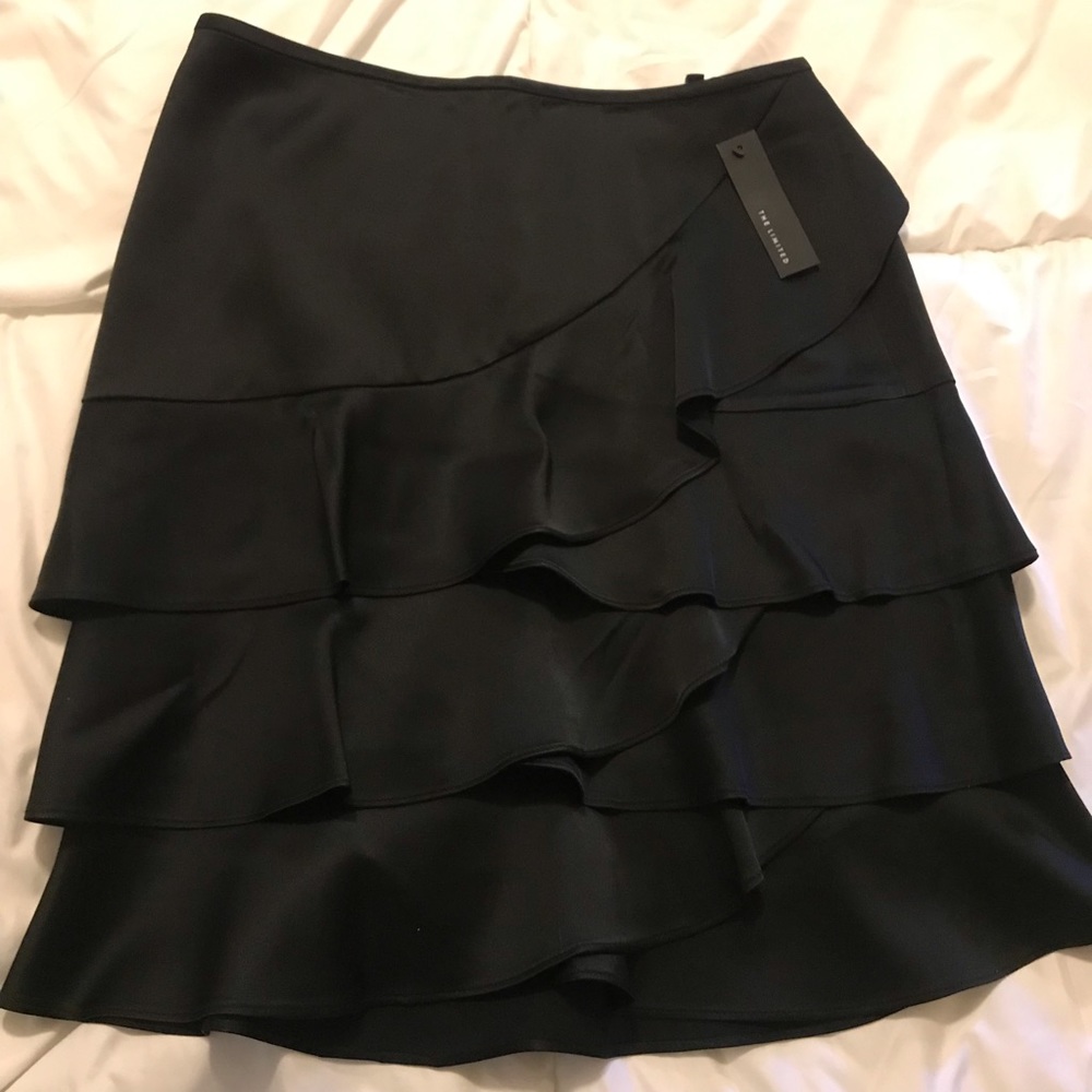 💃🏻THE LIMITED BLACK SKIRT💃🏻